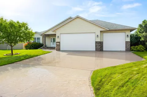 705 43 12 Ave S, Moorhead, MN 56560