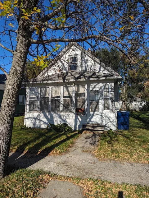 212 2nd Ave, Enderlin, ND 58027