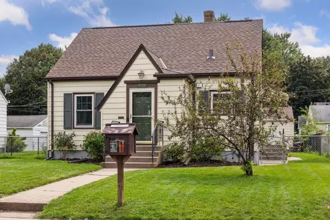 928 Iowa Ave W, Saint Paul, MN 55117