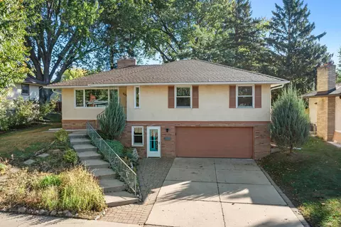 38 Morningside Dr, Saint Paul, MN 55119