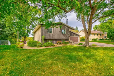 2660 Fairlawn Dr, Stillwater, MN 55082