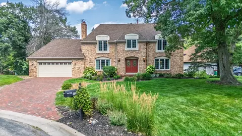 112 Marcin Ln, Burnsville, MN 55337