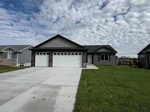 217 Bouldercrest Ave NE, Owatonna, MN 55060