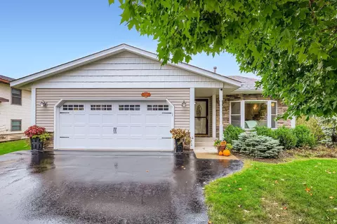 2209 Henna Ave N, Oakdale, MN 55128