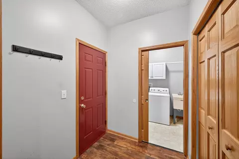 Entry Way - 13471 Pine View Ln, Lindstrom, MN 55045 photo 9 of 10