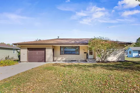 725 Maple St NE, Hutchinson, MN 55350