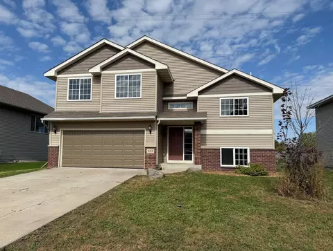 233 Dongola Ln, Shakopee, MN 55379