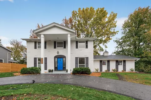 1009 Knob Hill Rd, Burnsville, MN 55337