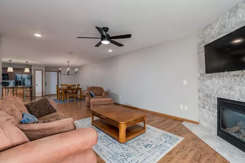 Living - 117 Nicklaus Path, Mankato, MN 56001 photo 3 of 3