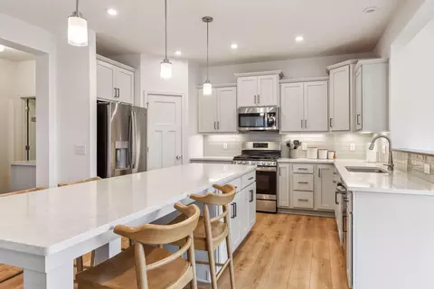 Kitchen - 146 Maple Ter, Waconia, MN 55387 photo 4 of 5