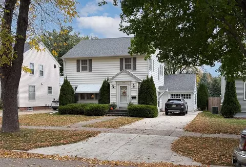 306 N High St, Marshall, MN 56258