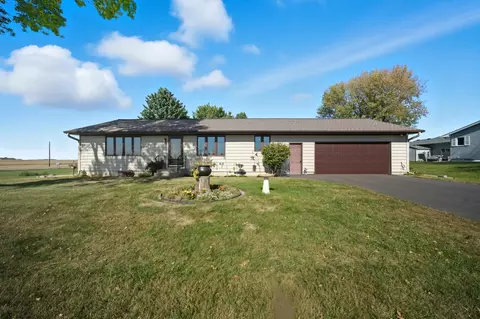 706 Highland Dr, Winthrop, MN 55396