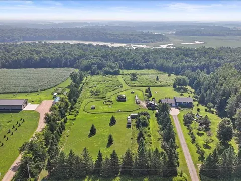 9936 Oakridge Rd, Brainerd, MN 56401
