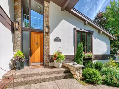 672 Ivy Falls Ct, Mendota Heights, MN 55118