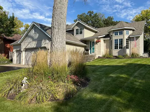 13425 Hillcrest Ln, Burnsville, MN 55337