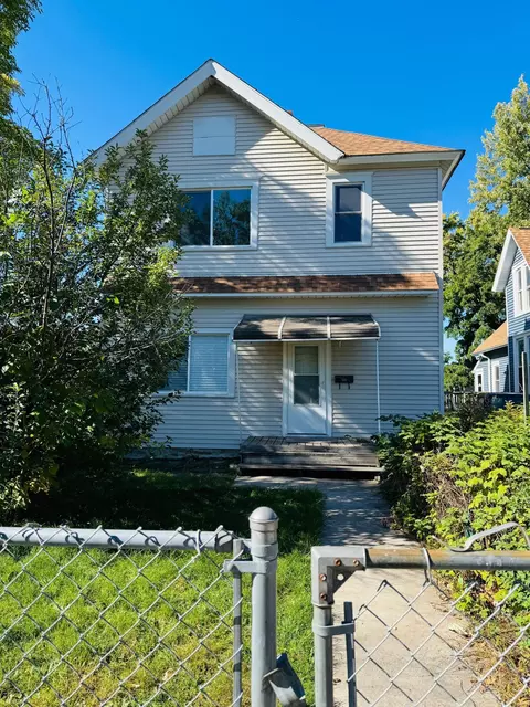 895 Clark St, Saint Paul, MN 55130