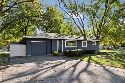 200 Vicksburg Ln N, Plymouth, MN 55447