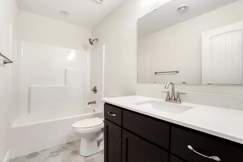 Bath - 2931 Trinity Dr, Shakopee, MN 55379 photo 4 of 4