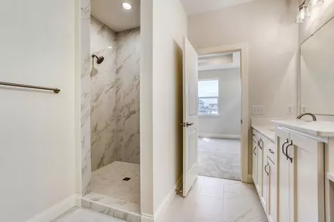 Bath - 2931 Trinity Dr, Shakopee, MN 55379 photo 2 of 4