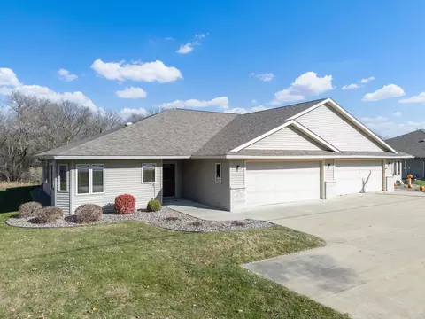 2327 Pinewood Rd SE, Rochester, MN 55904