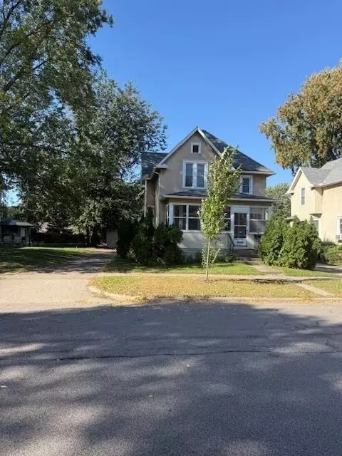 389 Osceola Ave S, Saint Paul, MN 55102