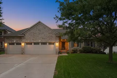 53 E Canyon Dr, Hudson, WI 54016