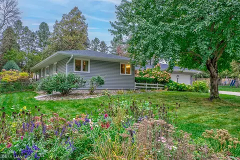 2444 Mamie Ave E, Maplewood, MN 55119