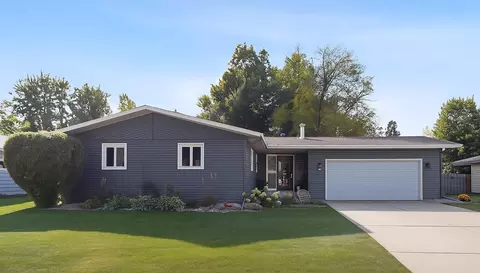 67 N Woodcrest Dr N, Fargo, ND 58102