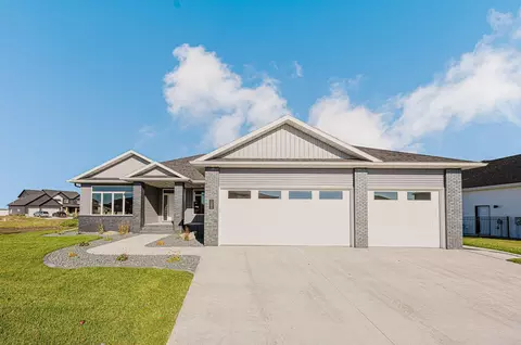 1082 Larkin Ln W, West Fargo, ND 58078