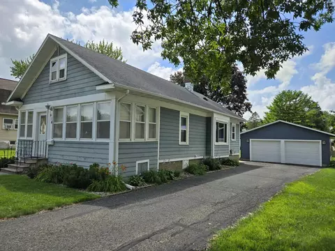 614 5th St SW, Waseca, MN 56093