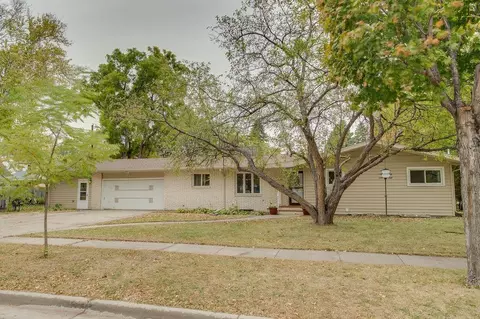 2005 S 15th St S, Moorhead, MN 56560