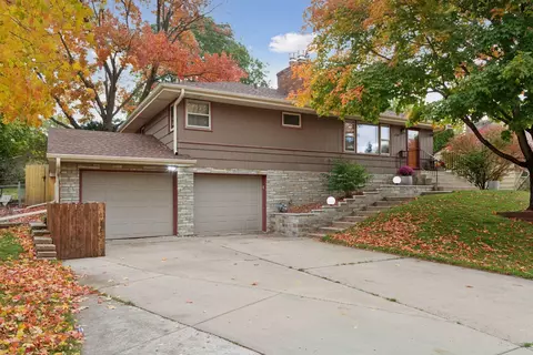 2900 Sumter Ave N, New Hope, MN 55427