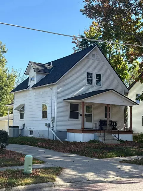 521 6th St SW, Waseca, MN 56093