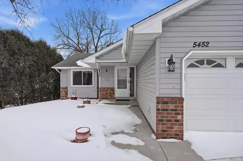 5452 Helena Rd N, Oakdale, MN 55128