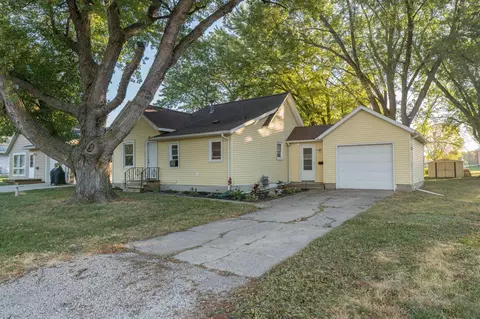925 S Galbraith St, Blue Earth, MN 56013