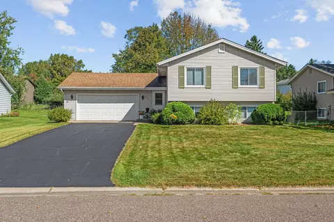 553 Westfield Ln, Vadnais Heights, MN 55127