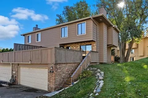 2106 Tamarin Trl, Golden Valley, MN 55427