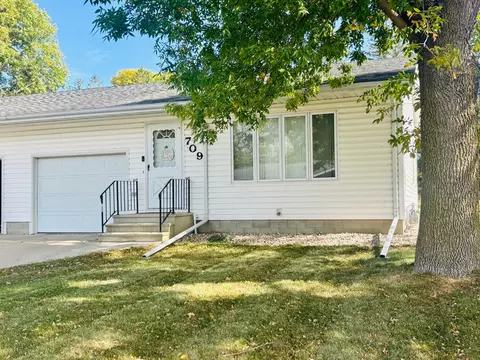 709 6th Ave NE, Sleepy Eye, MN 56085
