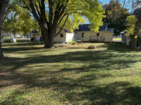 Exterior - 844 Cedar Ave, Westbrook, MN 56183 photo 2 of 4