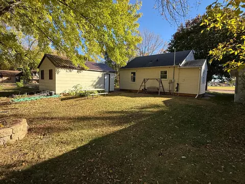 Exterior - 844 Cedar Ave, Westbrook, MN 56183 photo 3 of 4