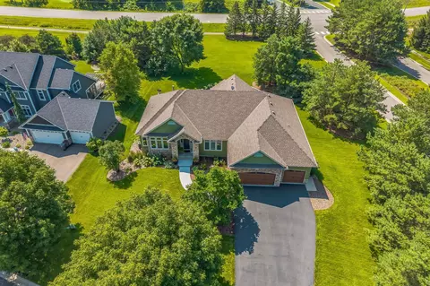 8515 Kelzer Pond Dr, Victoria, MN 55386
