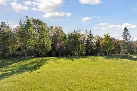 Exterior - 1330 Interlachen Dr, Eagan, MN 55123 photo 4 of 7