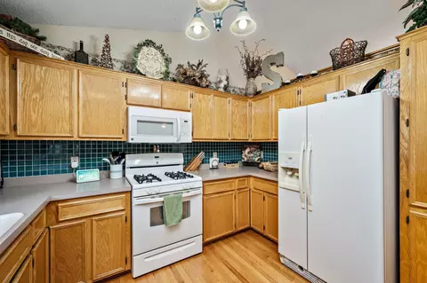 Kitchen - 16357 Java Ln, Lakeville, MN 55044 photo 3 of 4