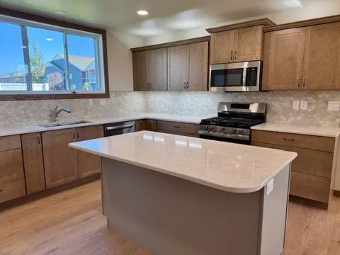 403 Westview Ln E, West Fargo, ND 58078