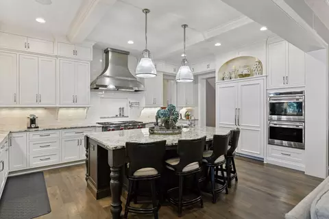 Kitchen - 2789 Pheasant Rd, Excelsior, MN 55331 photo 2 of 10