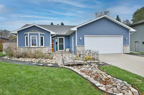 906 7th St NW, Kasson, MN 55944