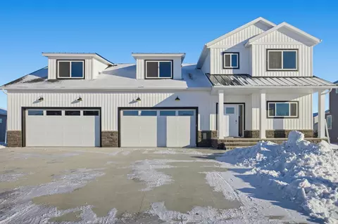 7448 16th St S, Fargo, ND 58104