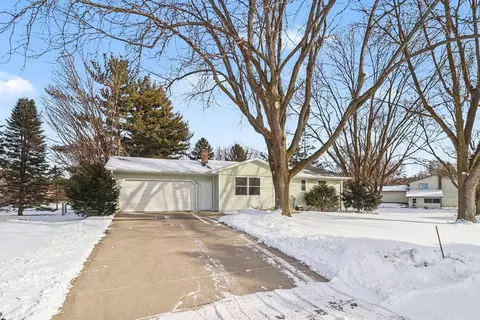 211 Meadow Ln, New Prague, MN 56071
