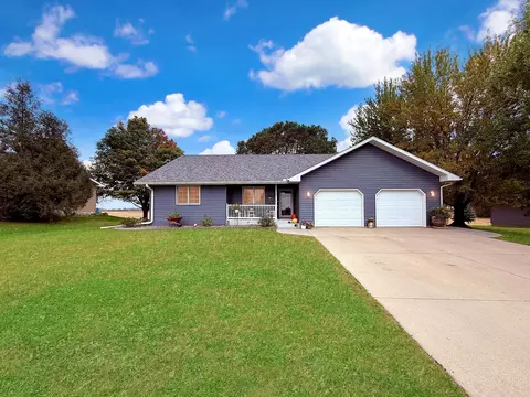 Exterior - 1402 William Ave, Montevideo, MN 56265 photo 2 of 12