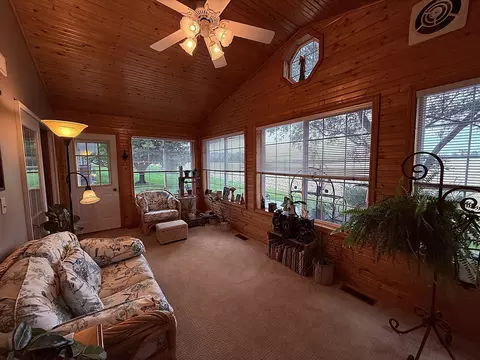 Exterior - 1402 William Ave, Montevideo, MN 56265 photo 8 of 12